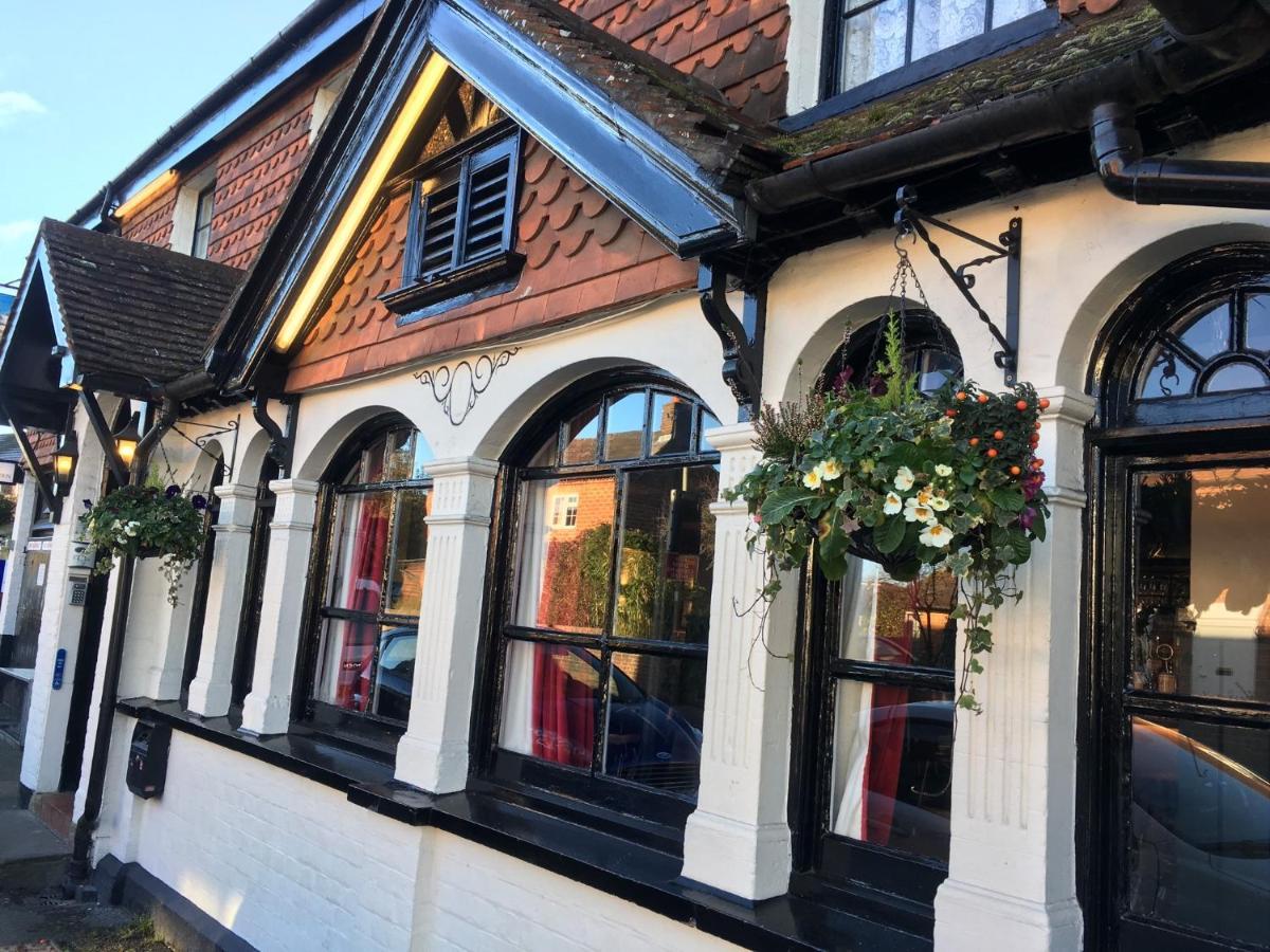 The White Hart Pub And Rooms Кранли Экстерьер фото